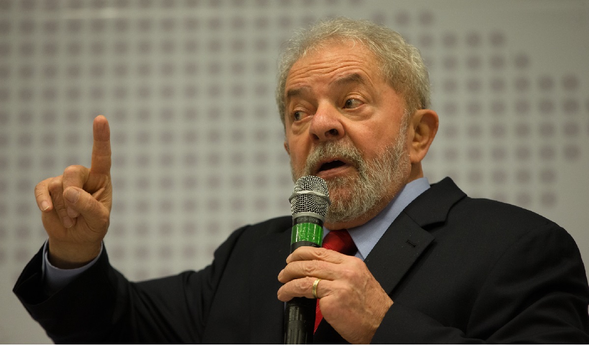 Declaração foi feita em uma entrevista à rádio Lagoa Dourada, do Paraná. 'Fico imaginando que Deus é petista', diz Lula