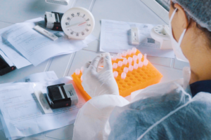 Covid 19: 105,7 mil casos e 816 mortes são registradas em 24 horas