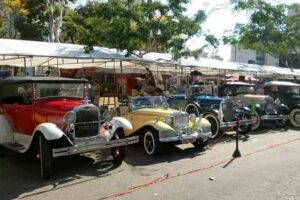 Feira de Antiguidades da Praça Tamandaré tem programação especial para este domingo