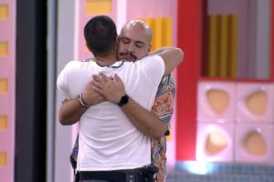 Arthur pede desculpas a Tiago Abravanel por não fazer prova do BBB com ele