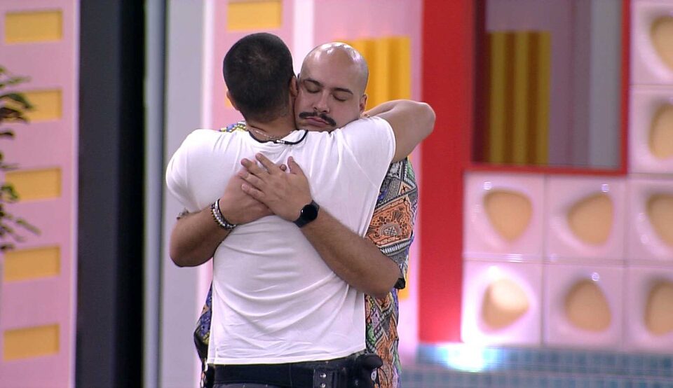 Arthur pede desculpas a Tiago Abravanel por não fazer prova do BBB com ele