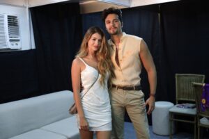 Cantor já foi noivo de outra estudante de moda. Luan Santana fica noivo de Izabela Cunha e casal surge de aliança