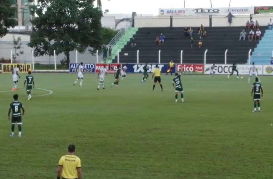 Jogo entre Goiás e Morrinhos no João Vilela