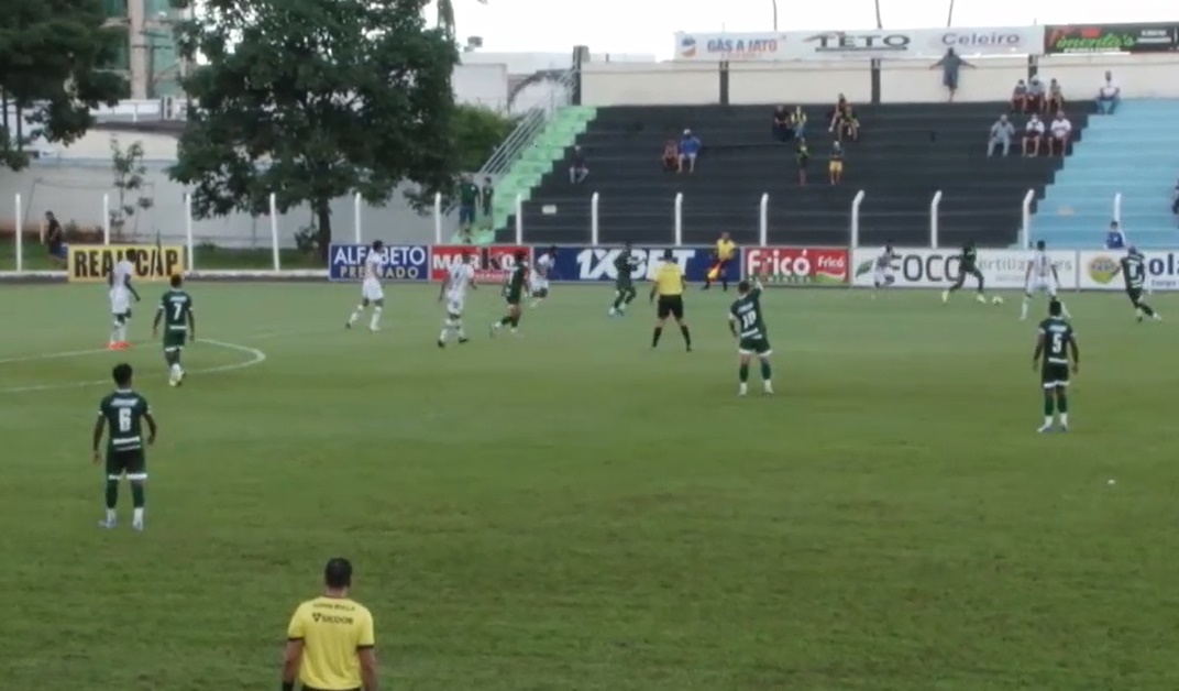Jogo entre Goiás e Morrinhos no João Vilela