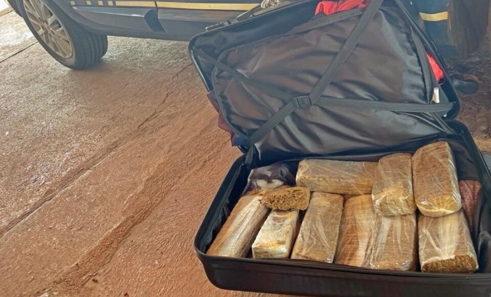 PRF prende três mulheres com 150 kg de maconha na BR-060, em Jataí (Foto: PRF)