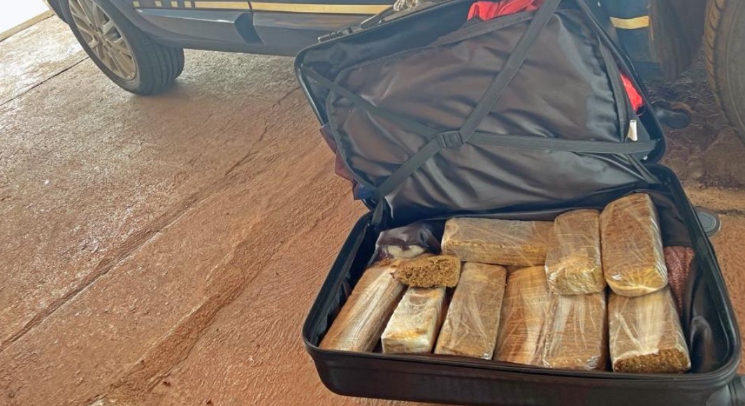 PRF prende três mulheres com 150 kg de maconha na BR-060, em Jataí (Foto: PRF)