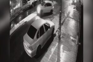 Carro invade pista, atropela duas pessoas e motorista foge sem prestar socorro em Itumbiara