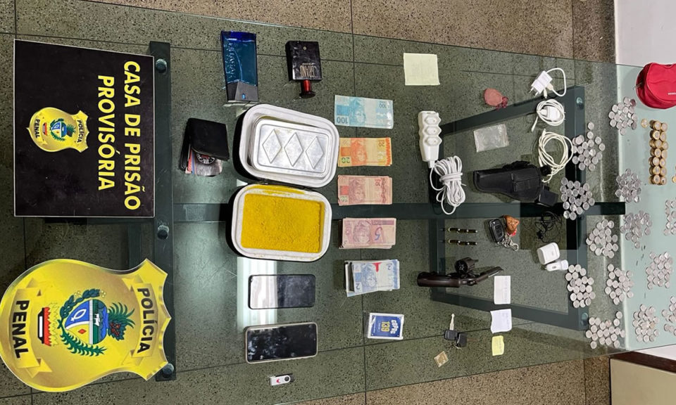Vigilante penitenciário é preso ao tentar passar celular e arma aos detentos em presídio de Aparecida