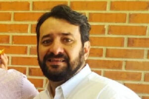 "Hora de bastar o bastão", diz Carlos Júnior sobre deixar presidência do MDB