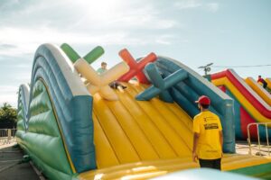 Parque dos Infláveis em Goiânia "Cidade dos Infláveis" fica disponível no Passeio das Águas Shopping