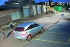 Um dos autores estava armado (Foto: Captura)