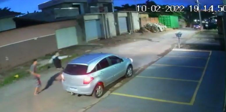 Um dos autores estava armado (Foto: Captura)