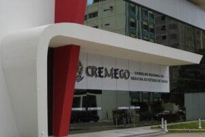 Conselho interdita cirurgiã em Goiânia após denúncia de negligência