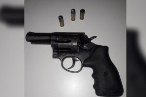 A cuidadora de crianças Erica Sousa, acusada de matar o namorado com um tiro na cabeça durante jogo de “roleta russa”, vai a Júri Popular. (Foto: Divulgação - Polícia Militar)