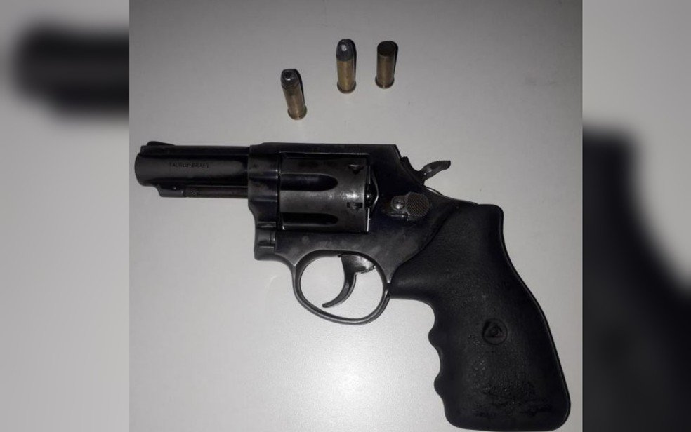 A cuidadora de crianças Erica Sousa, acusada de matar o namorado com um tiro na cabeça durante jogo de “roleta russa”, vai a Júri Popular. (Foto: Divulgação - Polícia Militar)