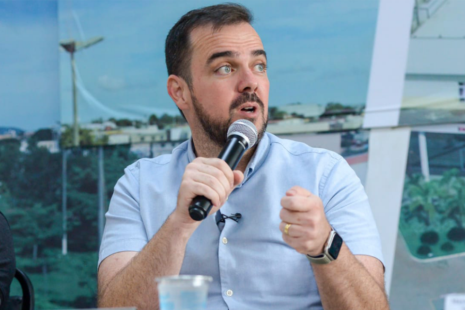 Sobre racha no Patriota, Mendanha diz: "Já me acostumei com os mandatários quererem estar com o governador"