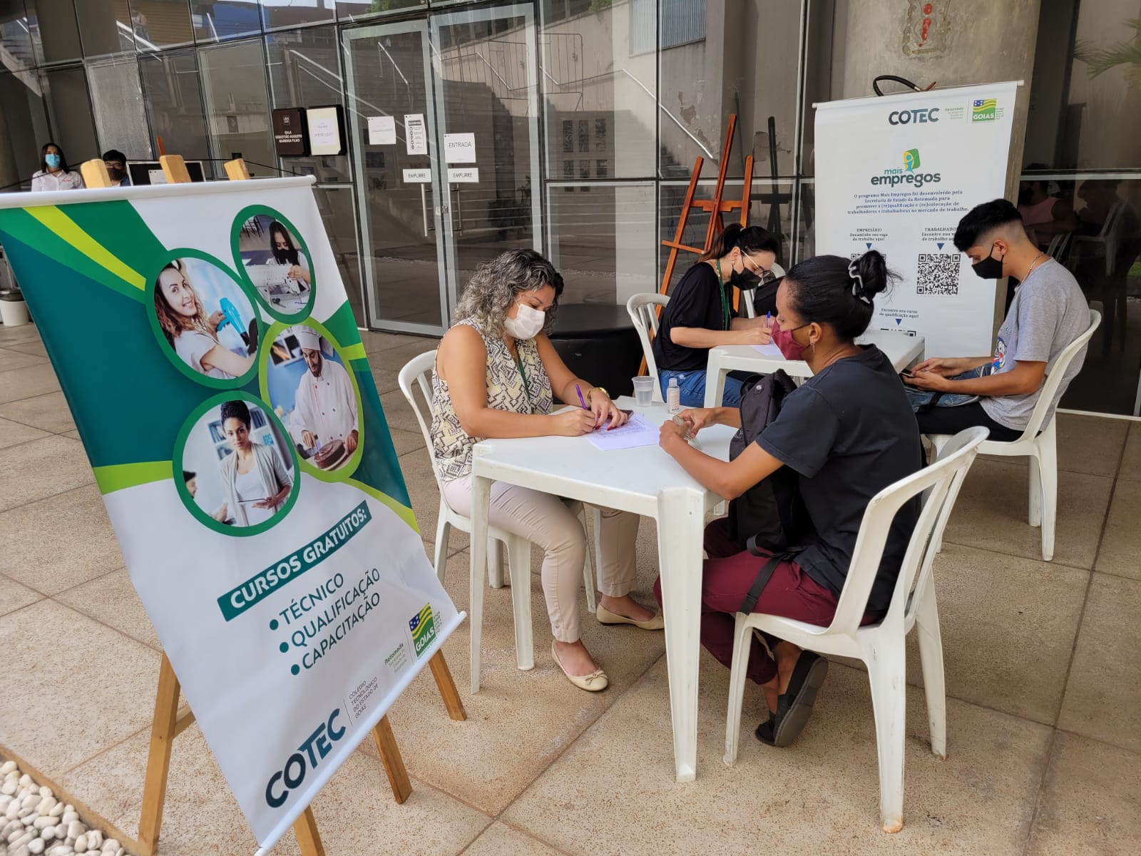 Feira de Empregos + Social terá 3 mil vagas de empregos e serviços gratuitos; Veja como participar