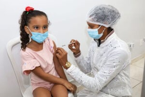 Goiânia inicia vacinação de crianças de 3 a 4 anos contra Covid