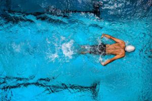 Escolas de natação em Goiânia para adultos e crianças