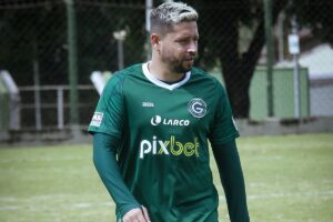 Elvis fará sua estreia pelo Goiás na temporada 2022