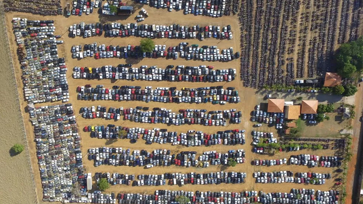 PRF faz leilão com 1.104 veículos leves e pesados em Goiânia
