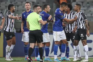 Igor Benevenuto em clássico entre Cruzeiro e Atlético-MG
