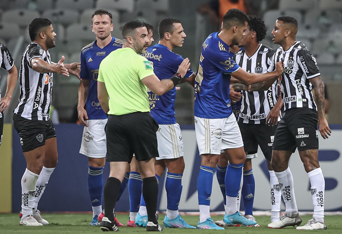Igor Benevenuto em clássico entre Cruzeiro e Atlético-MG