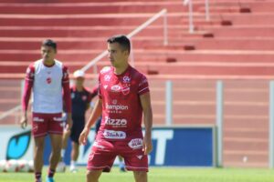 Matheuzinho em treinamento no Vila Nova