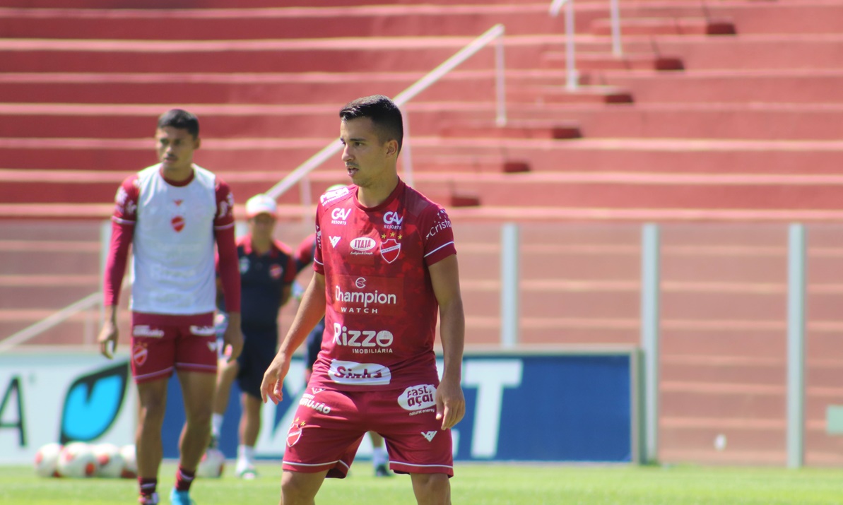 Matheuzinho em treinamento no Vila Nova