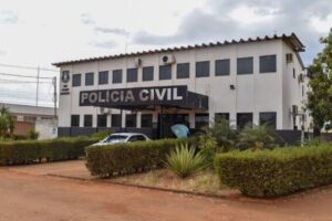 Membros de uma facção criminosa são apontados como os responsáveis pela morte de Francisco Alan de Jesus Mesquita dos Santos, também conhecido como Chucky, em Formosa. A Polícia Civil concluiu a investigação do crime nesta quarta-feira (9) e informou que suspeitos teriam executado a vítima por suspeitarem que ele era membro de uma facção rival.