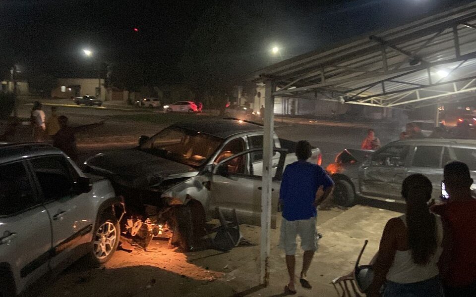 Motorista avança sobre calçada e atinge motociclista em Cromínia