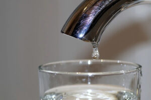 Furto de cabos de energia deixa Niquelândia (GO) sem água desde domingo