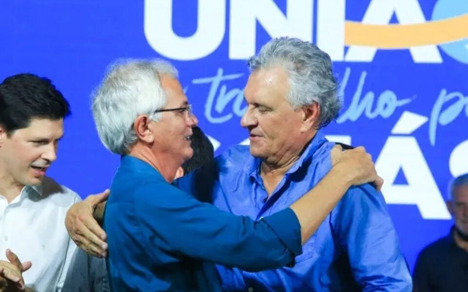 Vando Vitor abraça Caiado