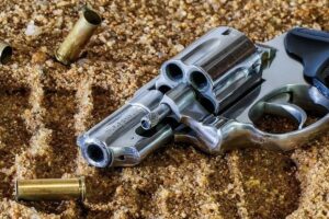 Uma investigação da Polícia Civil concluiu que a vítima, Giberto James Macário, foi executada à tiros por uma facção criminosa no lugar de um amigo. O crime aconteceu no setor Parque da Colina I, na cidade de Formosa.