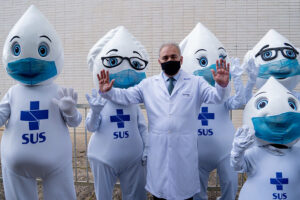 Ao centro, ministro da Saúde, Marcelo Queiroga (Foto: Flickr/Ministério da Saúde)