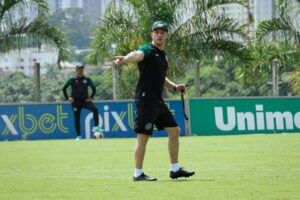 Bruno Pivetti, treinador do Goiás