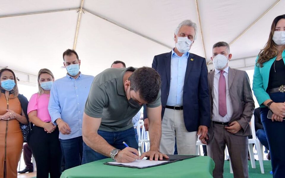 Governo de Goiás lança construção de 369 moradias a custo zero em 9 cidades do Nordeste