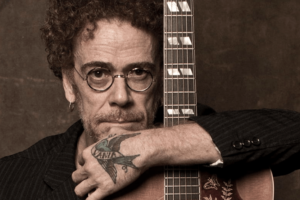 Nando Reis em Goiânia: músico se apresenta na capital no dia 14 de maio