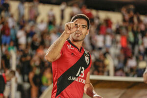 Brian Montenegro comemorando gol