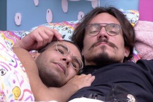 Após ser emparedado, cearense pediu para que amigo dormisse de conchinha. BBB 22: Vyni se declara para Eli Vai estar no meu coração