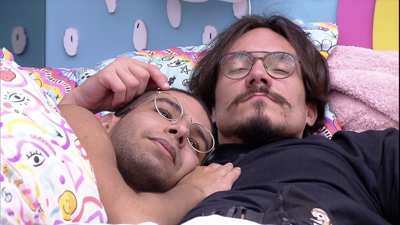 Após ser emparedado, cearense pediu para que amigo dormisse de conchinha. BBB 22: Vyni se declara para Eli Vai estar no meu coração