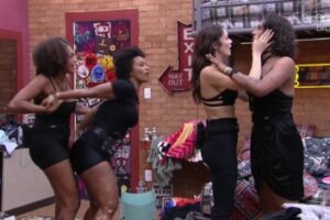 Sister protagonizou escândalo com chutes nas portas. BBB 22: Natália acorda com ressaca e se diz envergonhada por confusão com Lina