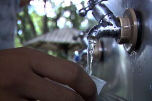 Torneira com água - Mapa da água: Aparecida (GO) tem substâncias dentro do limite de segurança