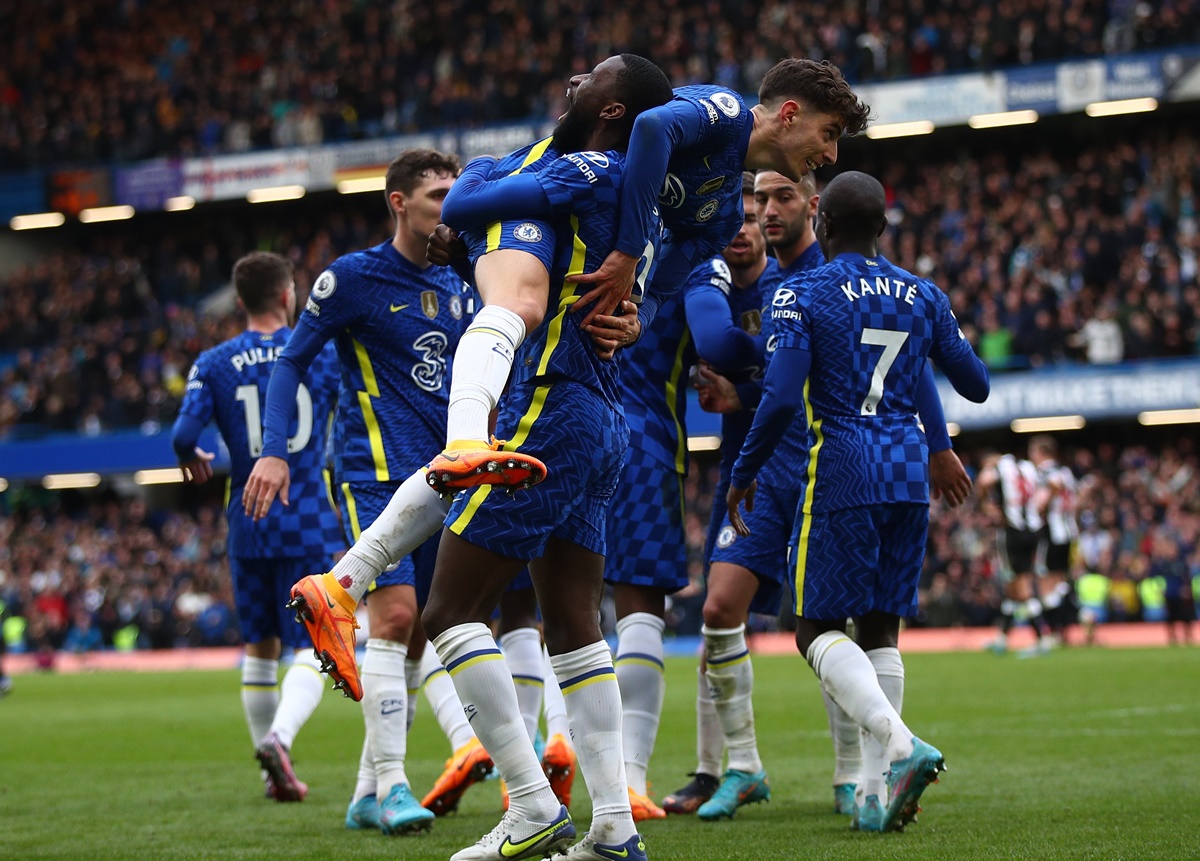 Jogadores do Chelsea comemora gol no Campeonato Inglês