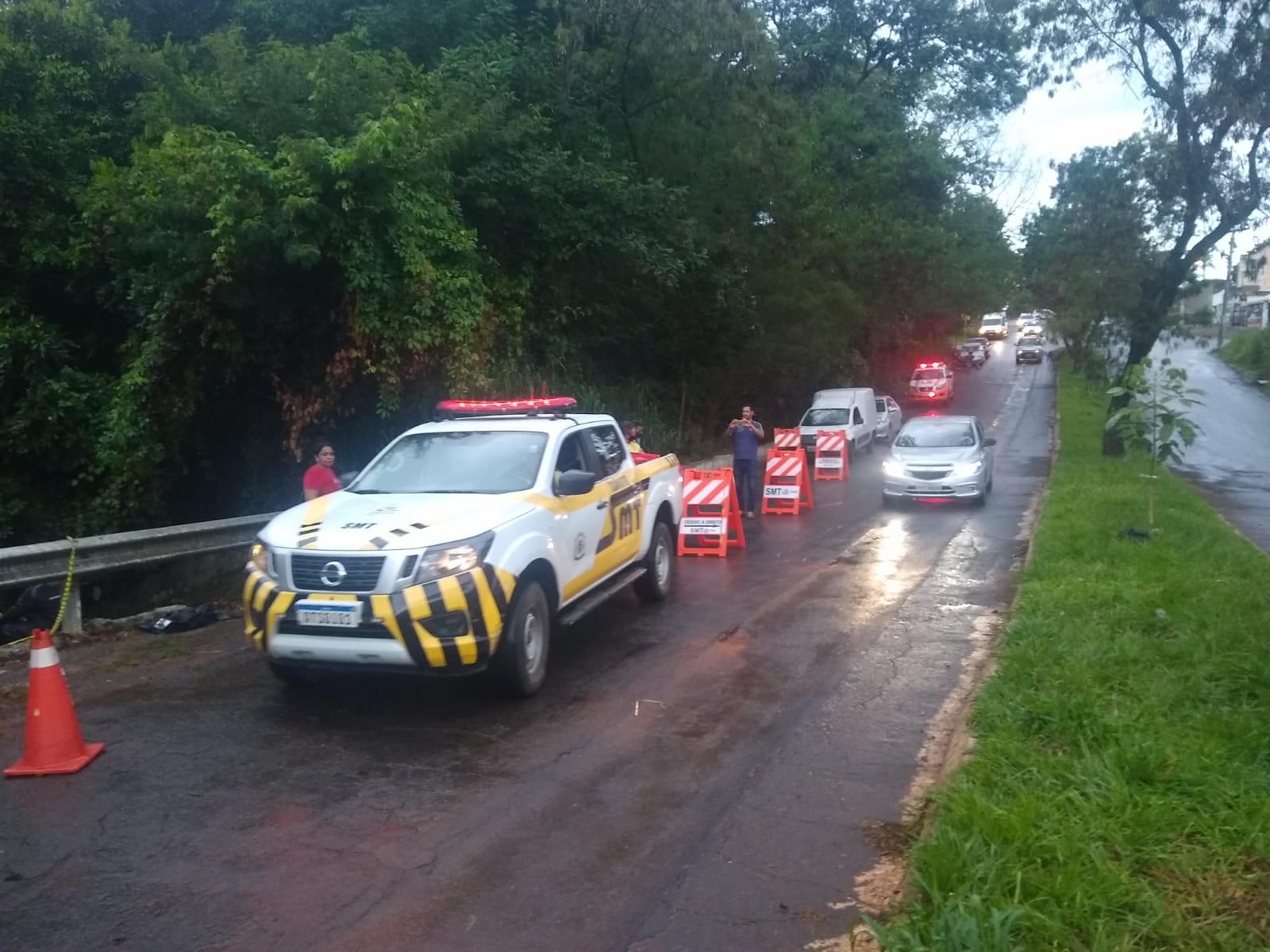 Parte da via interditada na Avenida Topázio no Jardim Califórnia, em Goiânia (Foto: Defesa Civil de Goiânia)