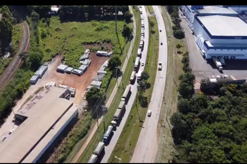 Fila de caminhões