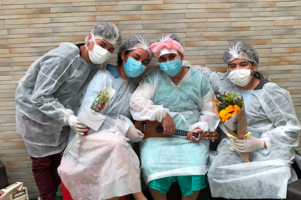 Annelise recebeu a visita dos irmãos nesta terça-feira. (Foto: Arquivo Pessoal)