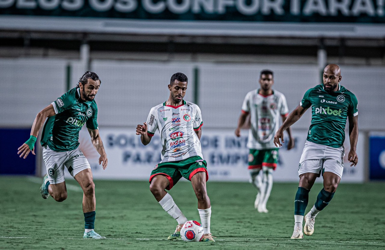 Chocolante atuando contra o Goiás