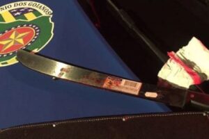 Idoso tem mão decepada por sem-teto armado com facão em Goiânia