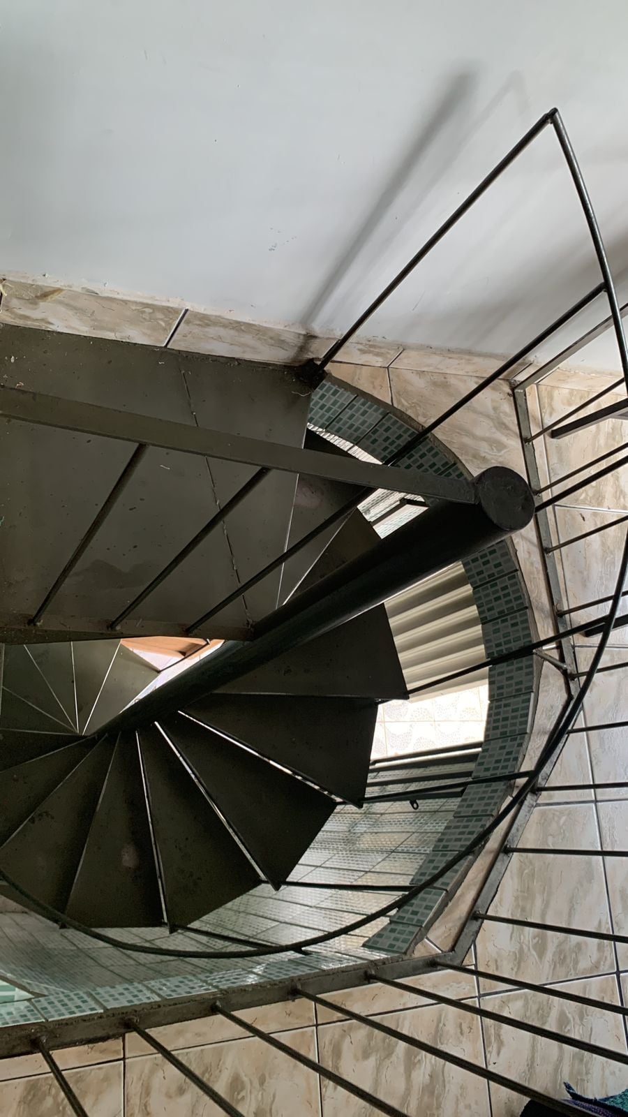 Escada complicou o resgate em sobrado. (Foto: Divulgação BM)